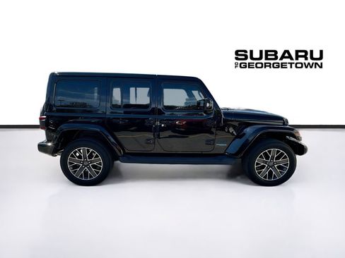 Used 2022 Jeep Wrangler Unlimited Sahara image 9