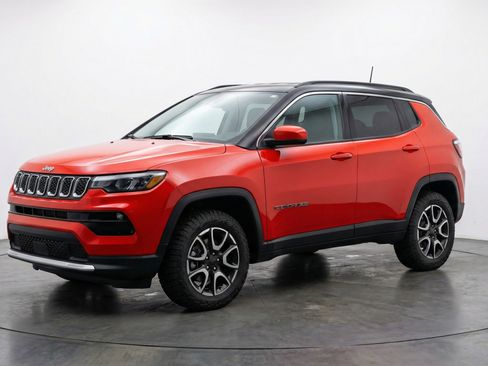 Used 2025 Jeep Compass Trailhawk AWD/4WD image 3