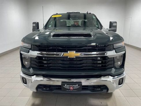 Used 2025 Chevrolet Silverado 2500 LT AWD/4WD image 2