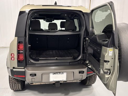 Used 2024 Land Rover Defender 110 X-Dynamic SE image 26