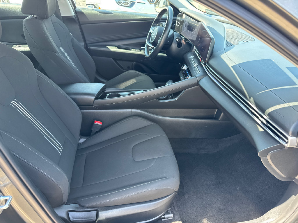 Used 2025 Hyundai Elantra SEL FWD image 13