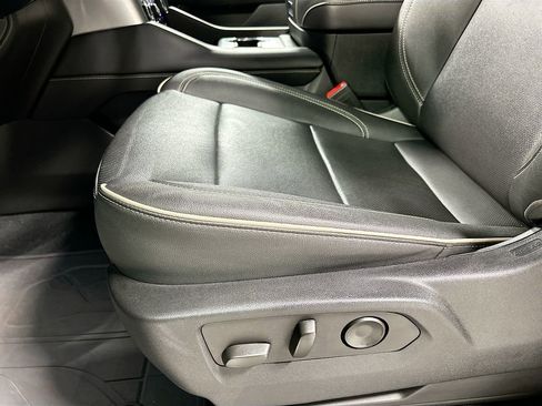 Used 2022 Chevrolet Suburban Premier image 20