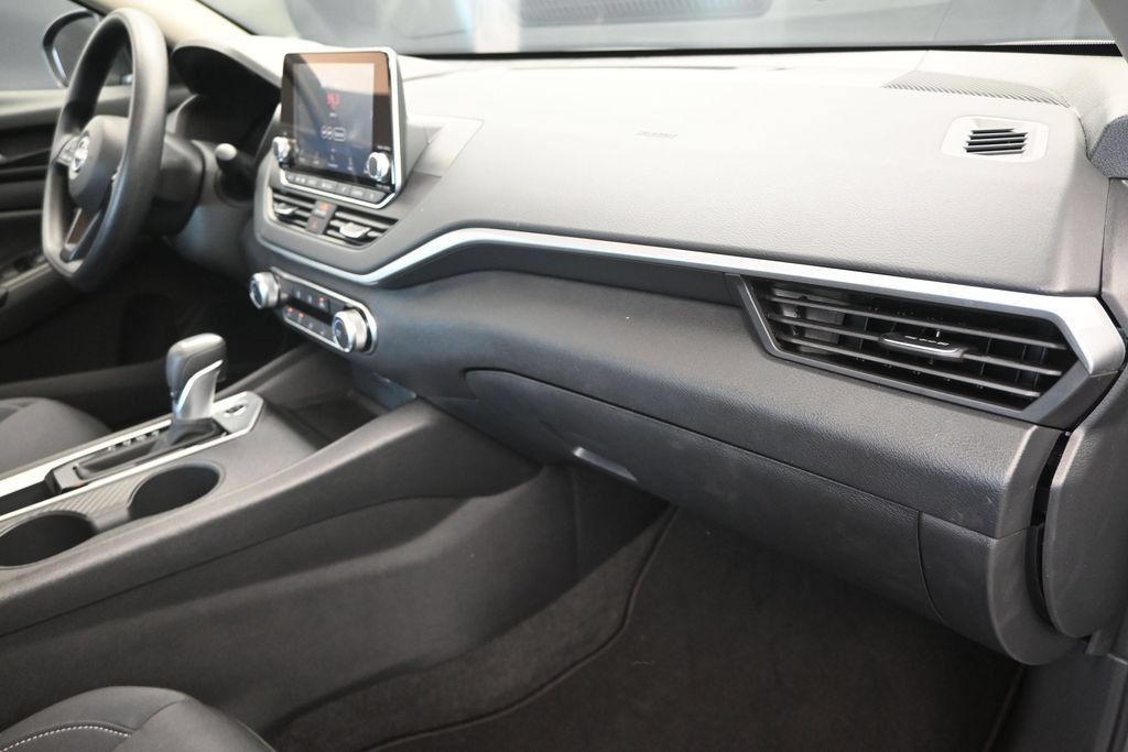 Used 2025 Nissan Altima 2.5 S FWD image 24