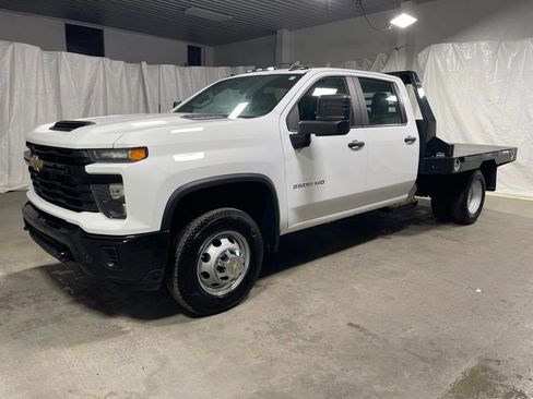 Used 2025 Chevrolet Silverado 3500 W/T AWD/4WD image 3
