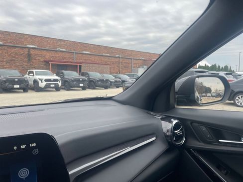 Used 2025 Chevrolet Equinox LT image 35