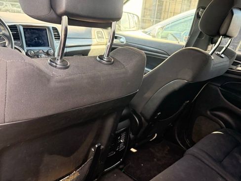 Used 2018 Jeep Grand Cherokee Laredo image 10