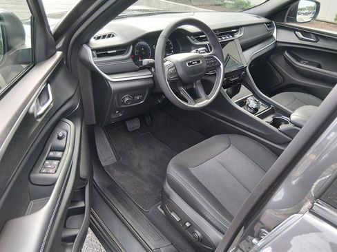 Certified 2025 Jeep Grand Cherokee L Laredo RWD image 9