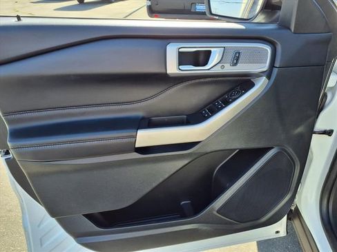 Used 2023 Ford Explorer Limited image 11
