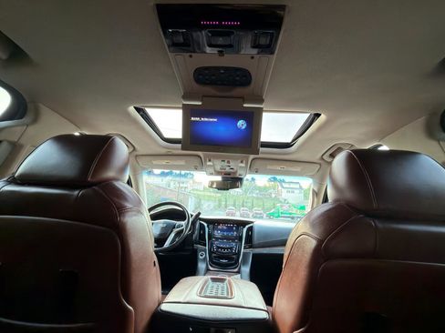 Used 2016 Cadillac Escalade ESV Luxury AWD/4WD image 22