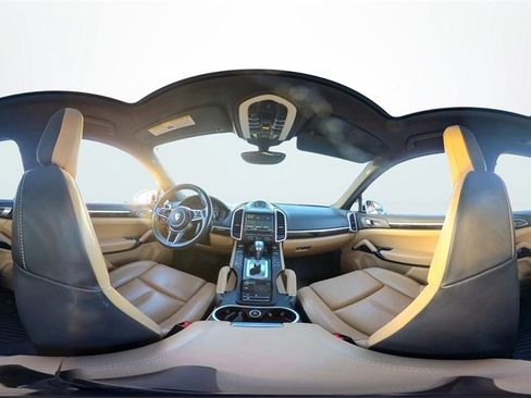 Used 2016 Porsche Cayenne image 36