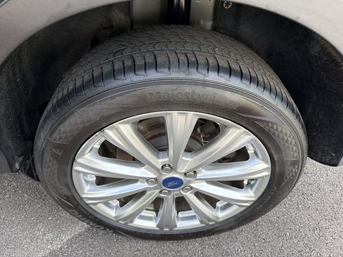 Used 2018 Ford Escape SE FWD image 12