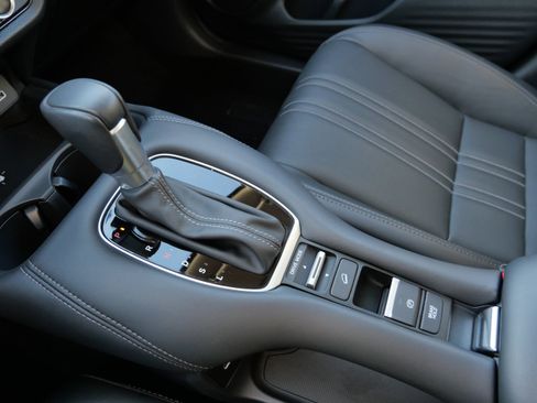 Certified 2025 Honda HR-V EX-L image 32