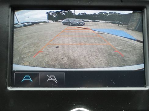 Used 2018 Chevrolet Equinox LT FWD image 16