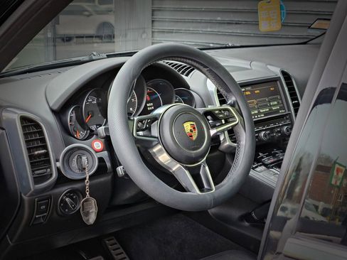 Used 2016 Porsche Cayenne image 15