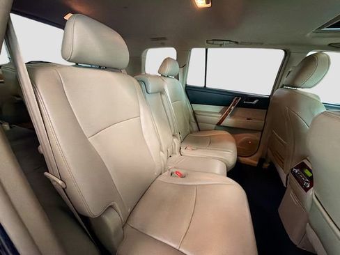 Used 2012 Toyota Highlander Limited w/ Tow Pkg image 24