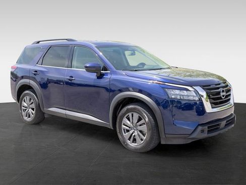 Used 2025 Nissan Pathfinder SV AWD/4WD image 12