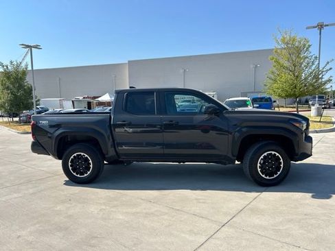 Certified 2025 Toyota Tacoma TRD Off-Road AWD/4WD image 2