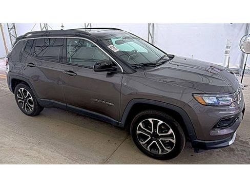 Used 2022 Jeep Compass Limited w/ Sun and Sound Group AWD/4WD image 3