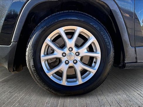 Used 2016 Jeep Cherokee Latitude w/ Comfort & Sound Group image 8