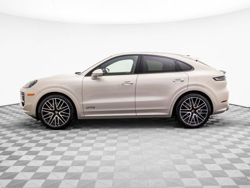 New 2026 Porsche Cayenne GTS image 2