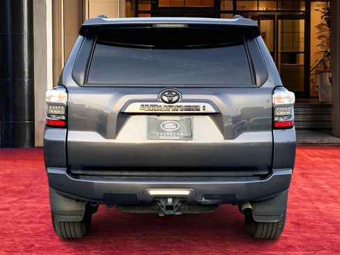 Used 2022 Toyota 4Runner SR5 Premium image 4