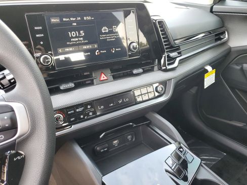 Certified 2025 Kia Sportage LX AWD/4WD image 12