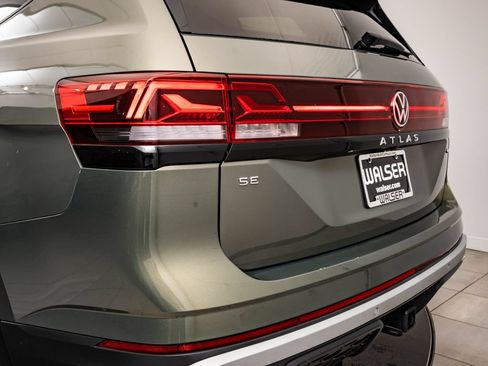 Used 2025 Volkswagen Atlas Peak Edition SE AWD/4WD image 20