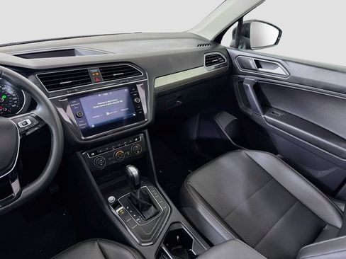 Used 2020 Volkswagen Tiguan SE w/ Panoramic Sunroof Package FWD image 27