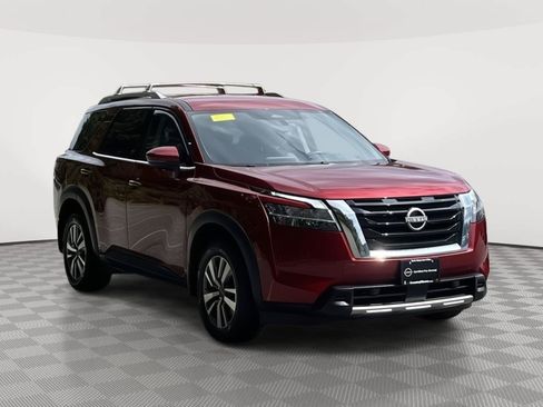 Used 2024 Nissan Pathfinder SL AWD/4WD image 3