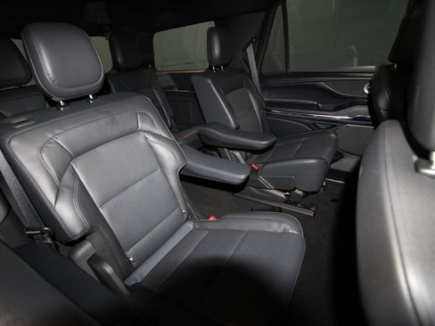 New 2026 Lincoln Navigator Reserve AWD/4WD image 22