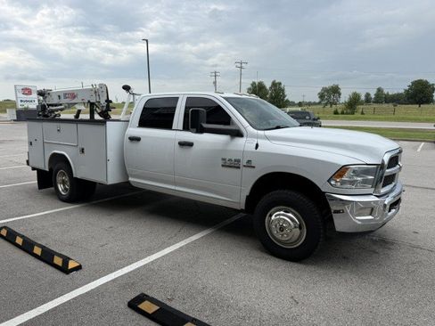 Used 2018 RAM 3500 Tradesman w/ Chrome Appearance Group AWD/4WD image 4
