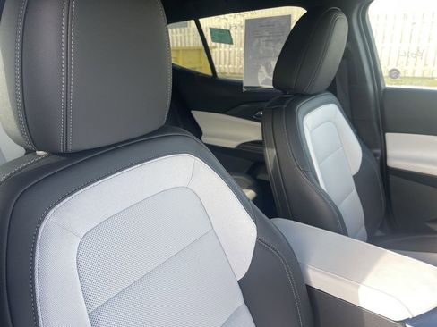 Used 2025 Chevrolet Equinox EV LT image 38