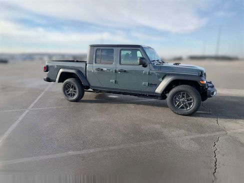 New 2026 Jeep Gladiator Sport image 15