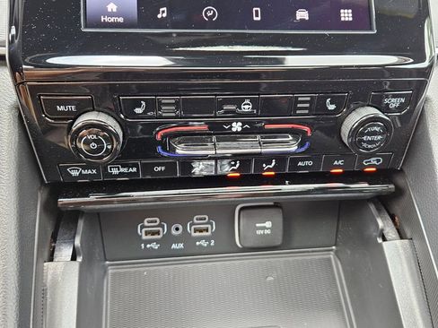 New 2025 Jeep Grand Cherokee Laredo X w/ Luxury Tech Group I RWD image 20