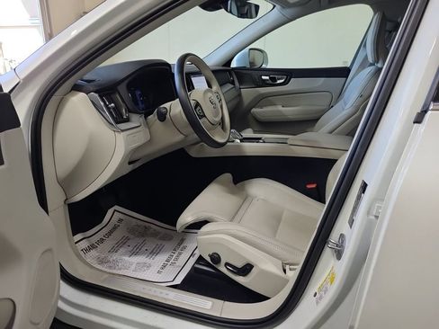 Used 2023 Volvo XC60 B5 Ultimate w/ Climate Package AWD/4WD image 3