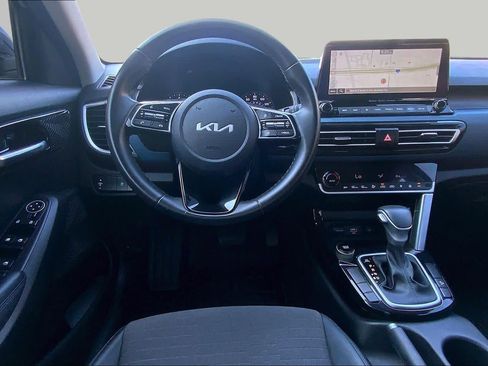 Used 2023 Kia Seltos S w/ Navigation Package FWD image 6
