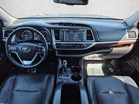 Used 2014 Toyota Highlander Limited Platinum AWD/4WD image 18