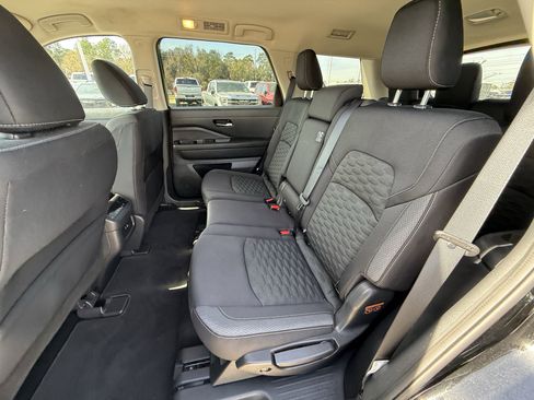 Used 2022 Nissan Pathfinder S image 27