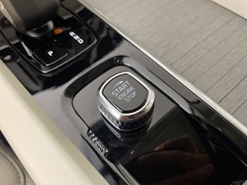 Certified 2025 Volvo XC60 T8 Plus w/ Protection Package Premier AWD/4WD image 20