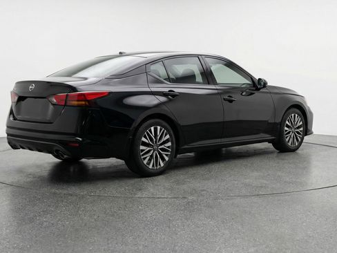 Used 2025 Nissan Altima 2.5 SV image 9