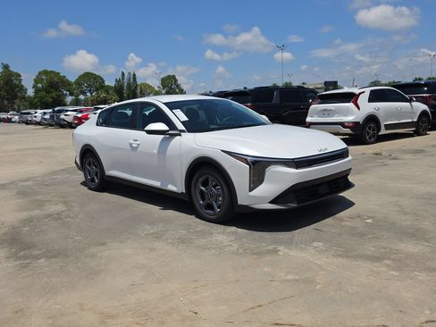 New 2026 Kia K4 FWD image 2