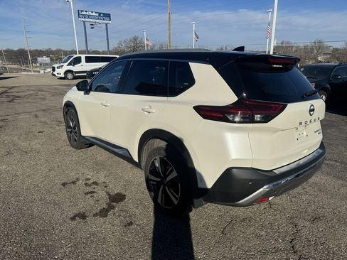 Used 2021 Nissan Rogue Platinum image 5