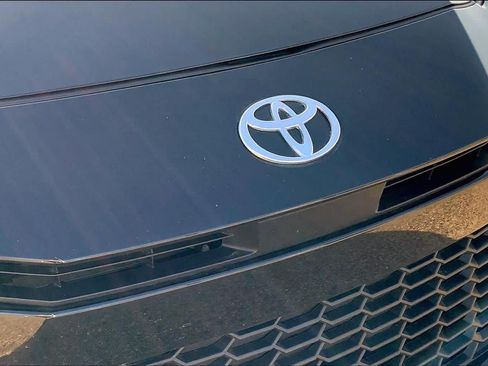 Used 2025 Toyota Camry SE FWD image 30