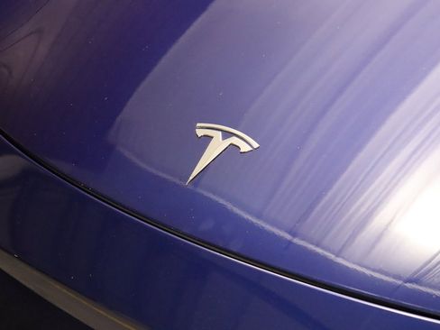 Used 2022 Tesla Model Y Long Range AWD/4WD image 3