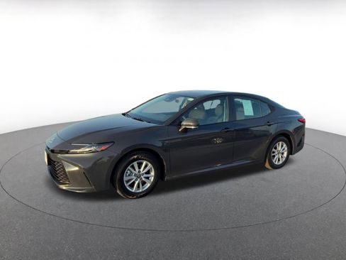 Used 2025 Toyota Camry LE image 8