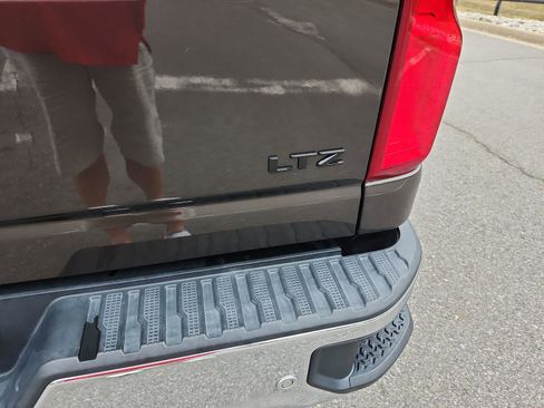 Used 2021 Chevrolet Silverado 2500 LTZ w/ LTZ Premium Package image 5