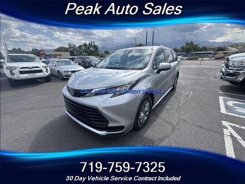 Used 2022 Toyota Sienna LE AWD/4WD image 3
