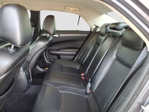 Used 2016 Chrysler 300 Limited RWD image 28