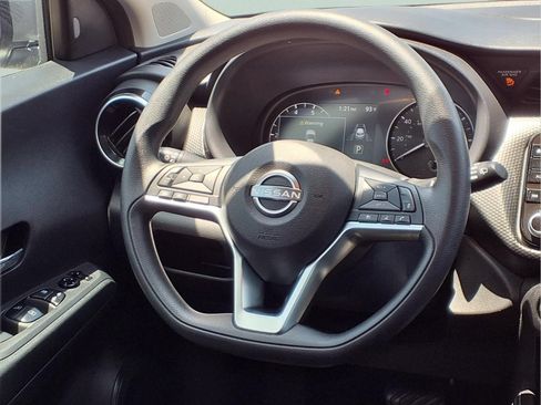 Used 2022 Nissan Kicks SV FWD image 12