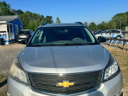 Used 2017 Chevrolet Traverse LS image 3